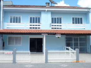 Apto 2 quartos, 8 Pessoas. prox. das praias.